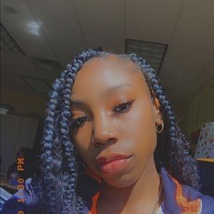 Meet your Posher, Makhia